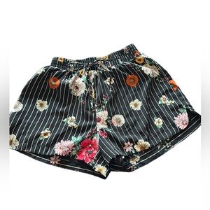 Adorable black, size medium, striped floral lightweight shorts by Joe B